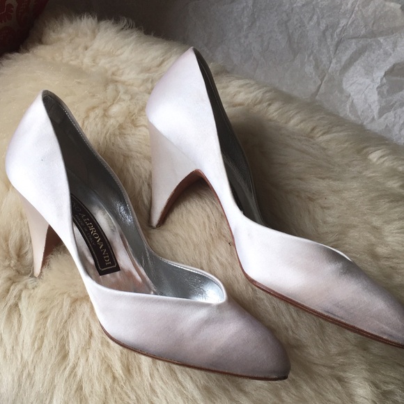 Italian Satin Heels❣️LIKE NEW❣️ - Picture 2 of 8